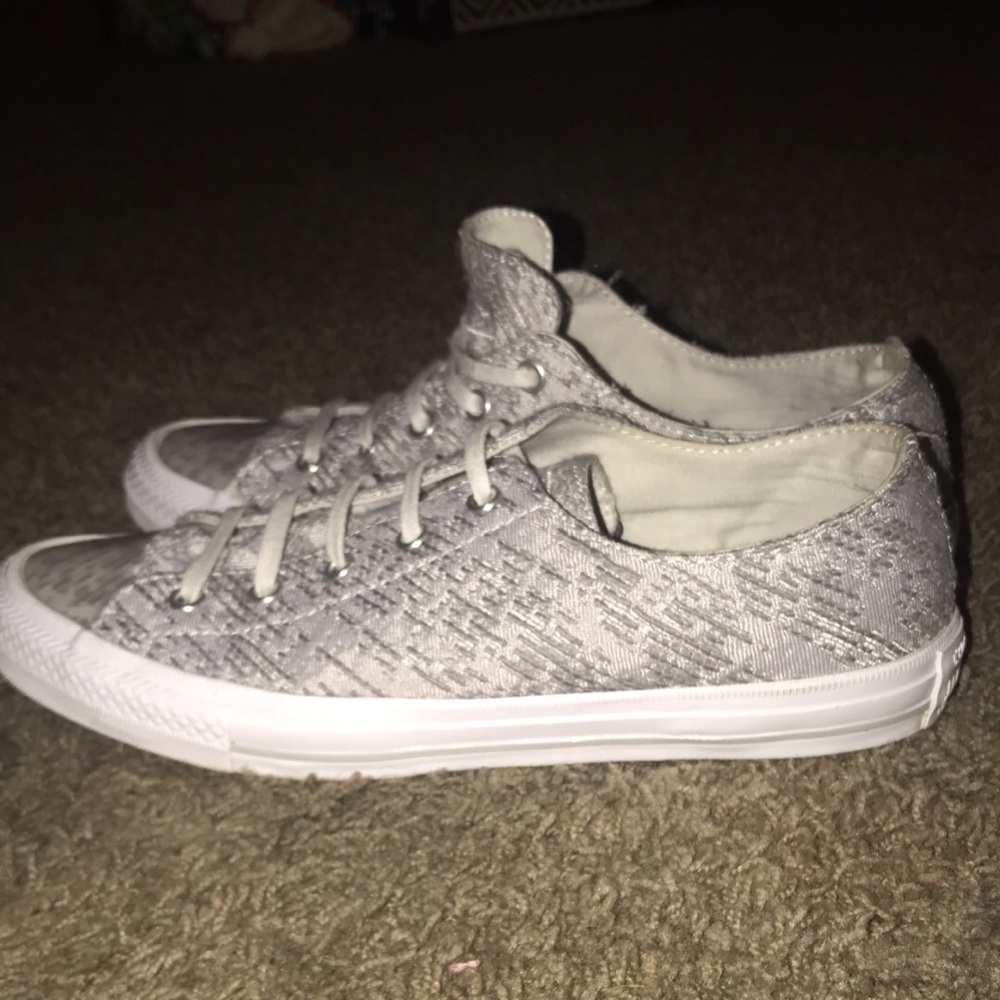 Grey/white converse